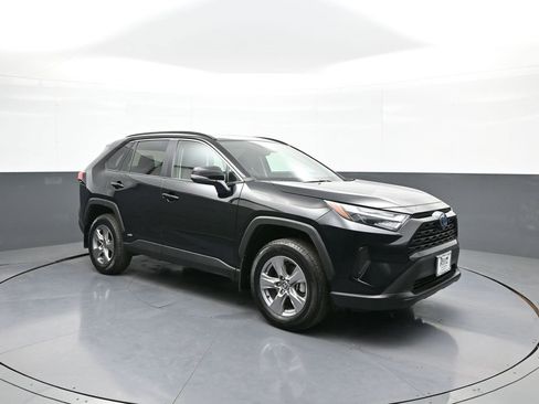 Certified 2024 Toyota RAV4 XLE image 4