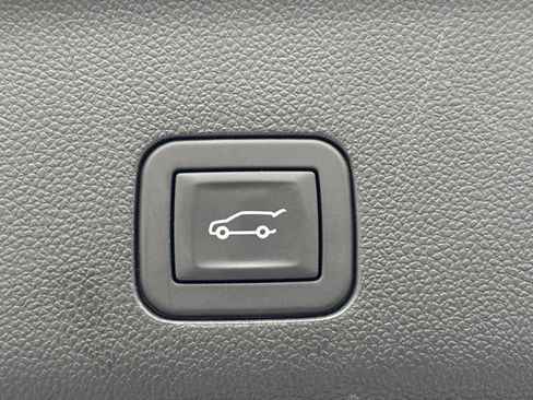 Used 2023 Chevrolet Suburban Premier AWD/4WD image 17