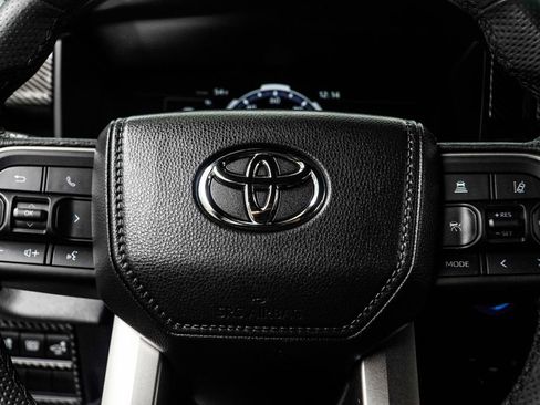 Used 2025 Toyota Tundra Limited AWD/4WD image 31