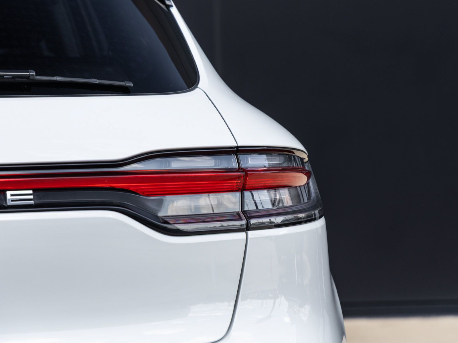Certified 2023 Porsche Macan AWD/4WD image 14
