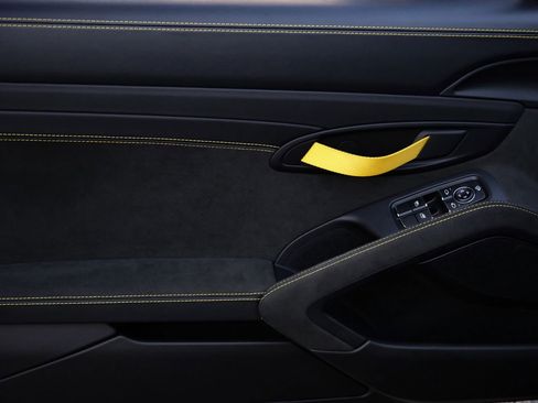 Used 2022 Porsche 718 Cayman GT4 image 17