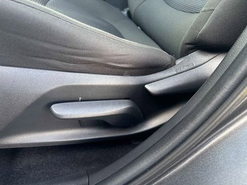 Used 2021 Toyota RAV4 LE image 19