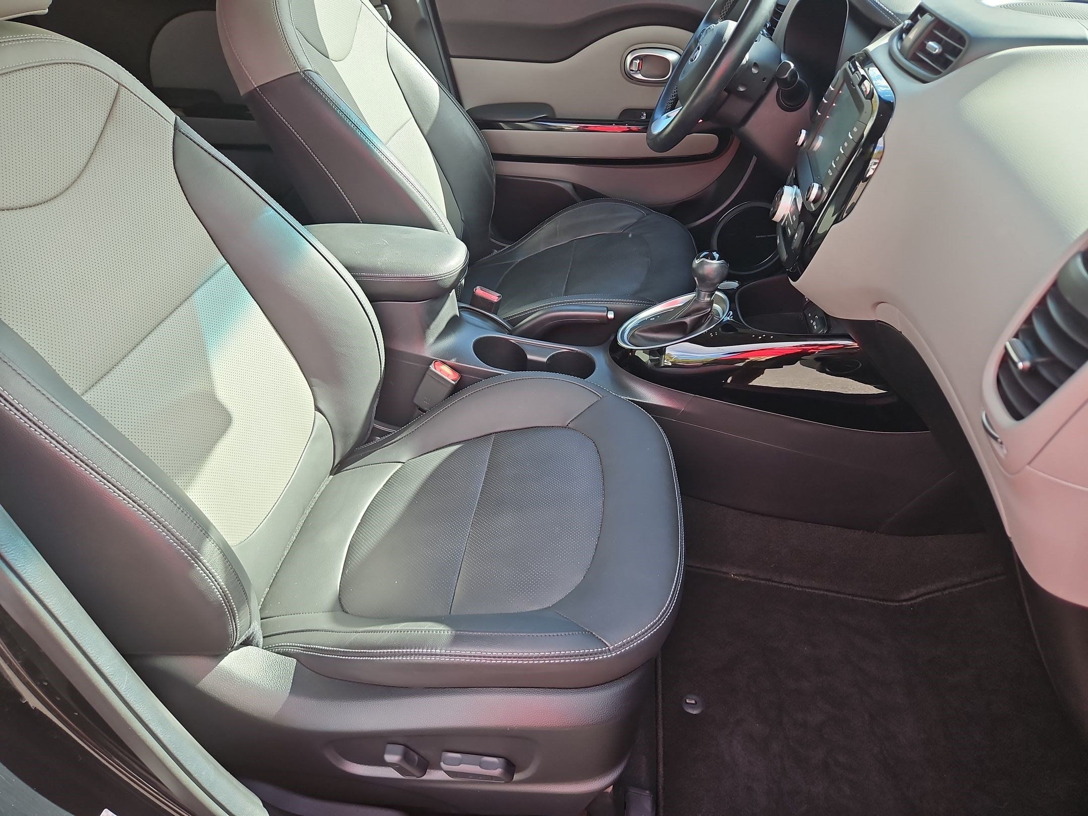 Used 2018 Kia Soul + w/ + Primo LIT Package FWD image 29