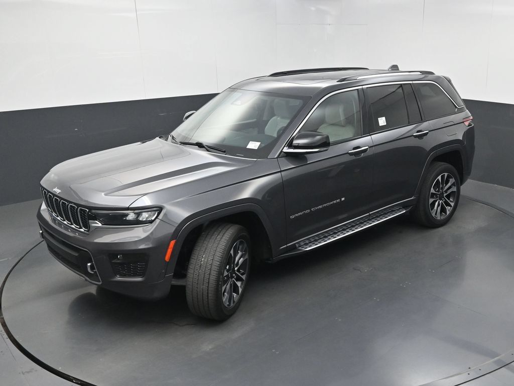 Used 2022 Jeep Grand Cherokee Overland w/ Luxury Tech Group IV RWD image 41