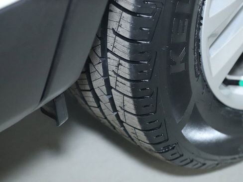 Used 2018 Ford Explorer XLT image 37