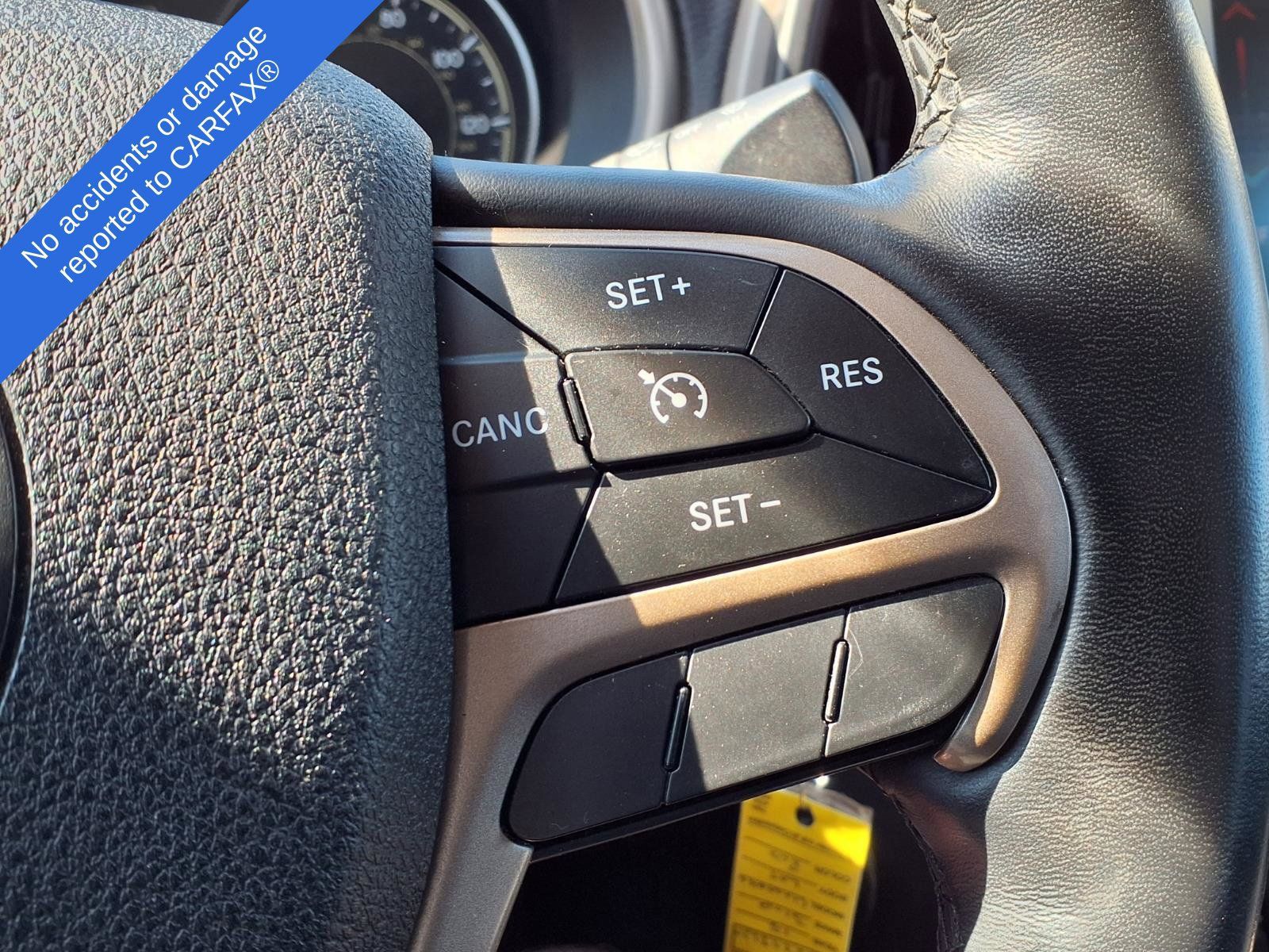 Used 2015 Jeep Cherokee Latitude w/ Cold Weather Group AWD/4WD image 28