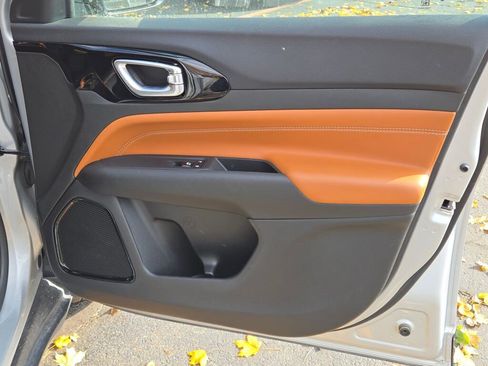 Used 2024 Jeep Compass Limited image 6