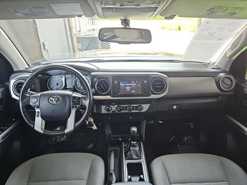Used 2016 Toyota Tacoma SR5 w/ SR5 Appearance Package (SN) AWD/4WD image 18