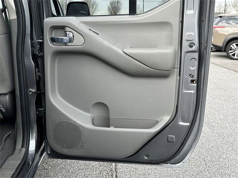 Used 2019 Nissan Frontier SV image 17