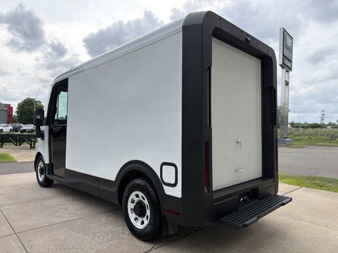 Used 2024 Chevrolet Brightdrop 400 w/ Commercial Equipment Package AWD/4WD image 6