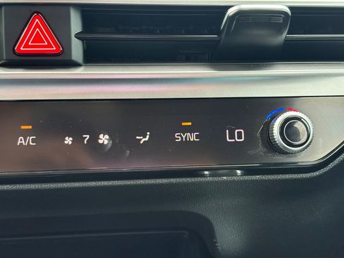 Certified 2025 Kia Sorento S w/ Panoramic Sunroof Package image 28