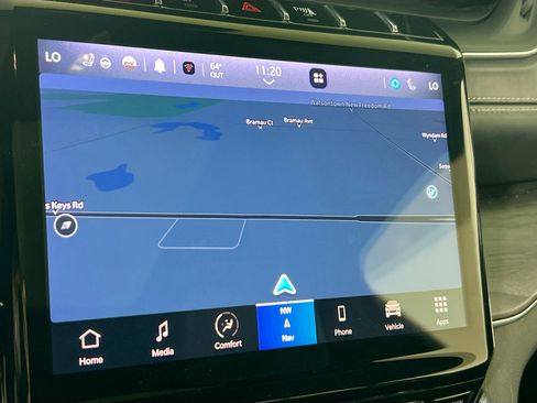 Used 2022 Jeep Grand Cherokee Overland w/ Luxury Tech Group IV AWD/4WD image 13