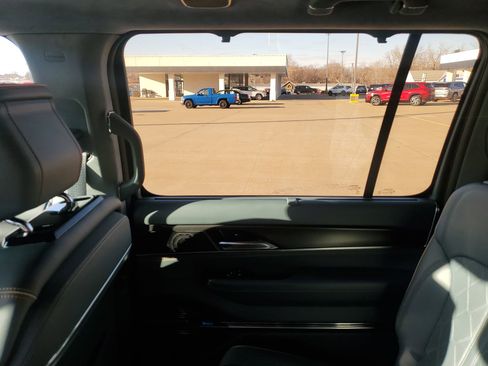 Used 2023 Jeep Grand Wagoneer Series III w/ Quick Order Packagew 28T image 12