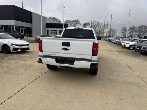 Used 2018 Chevrolet Silverado 1500 Custom w/ Custom Convenience Package image 19