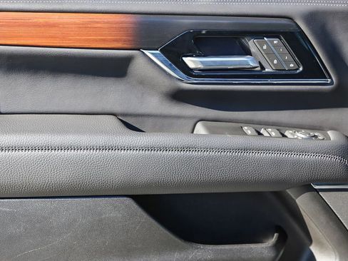 Used 2025 GMC Yukon XL Denali image 22