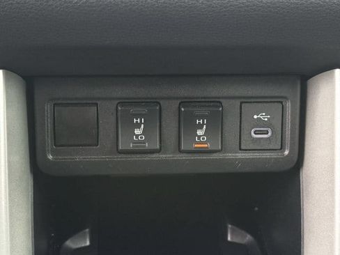 Used 2025 Toyota Corolla Cross XLE FWD image 25