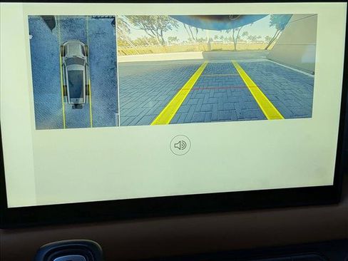 Used 2023 Land Rover Defender 130 X-Dynamic SE image 13