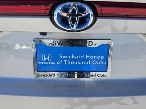 Used 2021 Toyota Venza LE w/ Carpet Mat Package (TMS) AWD/4WD image 13