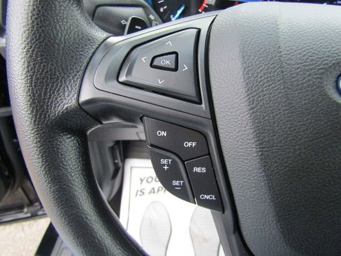 Used 2018 Ford Edge SE image 17