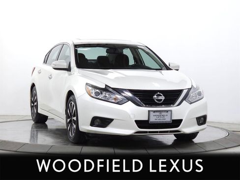 Used 2017 Nissan Altima 2.5 SV w/ Convenience Package image 1
