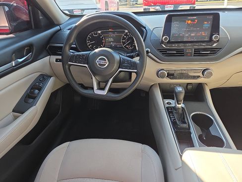 Used 2022 Nissan Altima 2.5 SV image 10