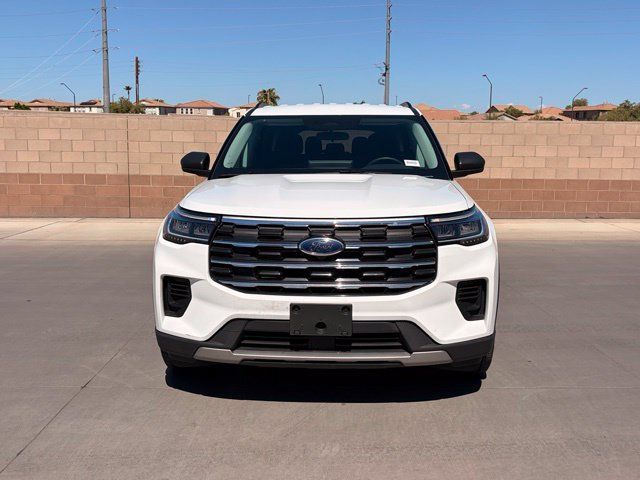 Used 2025 Ford Explorer Active RWD image 3