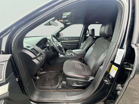 Used 2018 Ford Explorer XLT w/ XLT Appearance Package AWD/4WD image 17