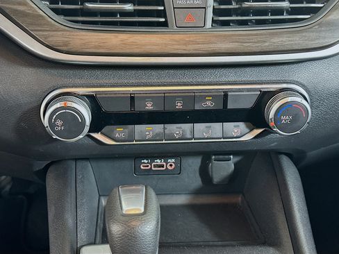 Used 2025 Nissan Altima 2.5 SV FWD image 24