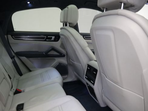 Certified 2023 Porsche Cayenne GTS AWD/4WD image 36