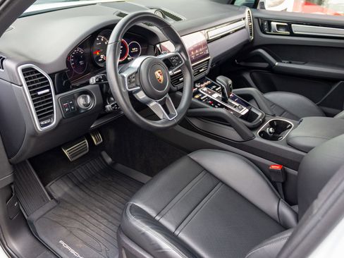 Used 2022 Porsche Cayenne S Platinum image 8