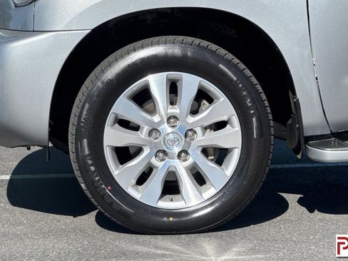 Used 2019 Toyota Sequoia Platinum AWD/4WD image 35