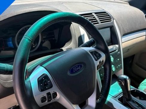 Used 2015 Ford Explorer XLT w/ Equipment Group 202A FWD image 16