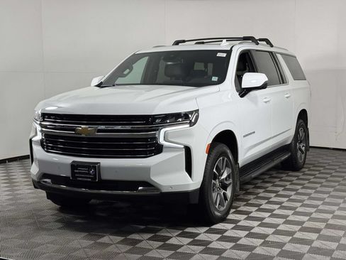 Used 2024 Chevrolet Suburban LT w/ Luxury Package AWD/4WD image 7