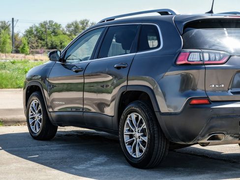 Used 2019 Jeep Cherokee Latitude Plus w/ Comfort/Convenience Group image 14