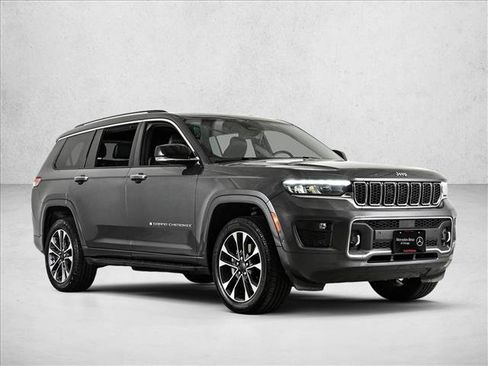 Used 2021 Jeep Grand Cherokee L Overland w/ Luxury Tech Group IV AWD/4WD image 3