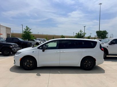 Used 2024 Chrysler Pacifica Limited