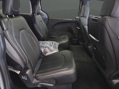 New 2026 Chrysler Pacifica Select image 34