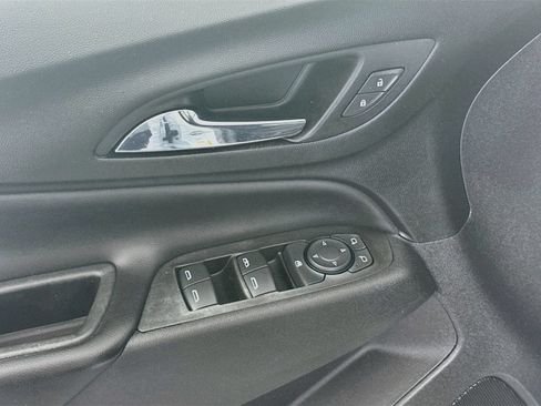 Used 2021 Chevrolet Equinox LT FWD image 17