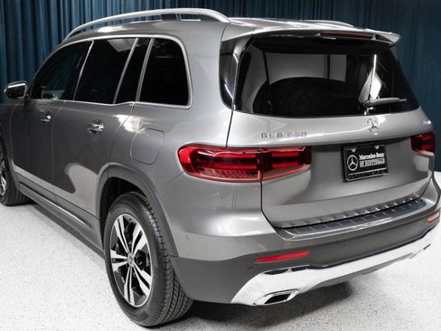 Used 2026 Mercedes-Benz GLB 250 4MATIC image 7