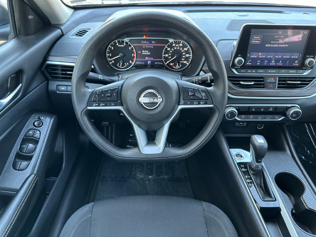Used 2025 Nissan Altima 2.5 SV FWD image 13