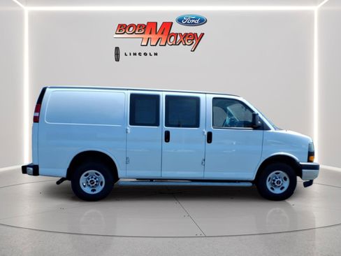 Used 2024 GMC Savana 2500 w/ Driver Convenience Package RWD image 4