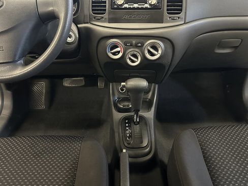 Used 2010 Hyundai Accent GS image 22