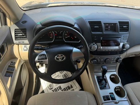 Used 2011 Toyota Highlander 4WD w/ Tech Pkg image 10