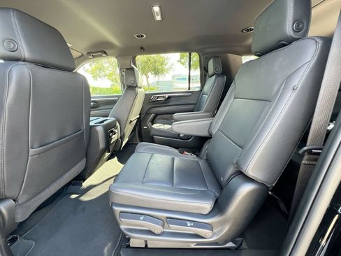 Used 2025 Chevrolet Suburban LT w/ Comfort Package RWD image 18