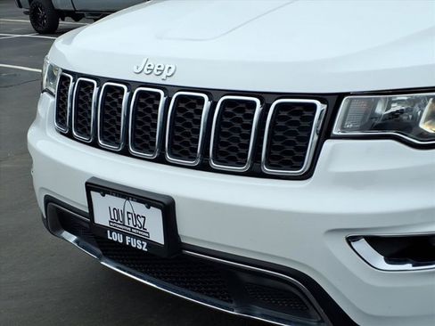 Used 2018 Jeep Grand Cherokee Limited image 35