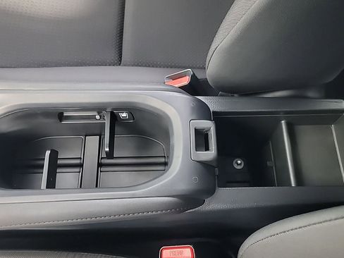 Certified 2022 Honda HR-V LX image 31