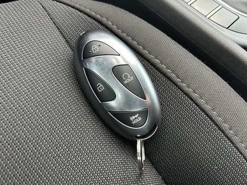 Used 2025 Hyundai Kona SEL FWD image 32