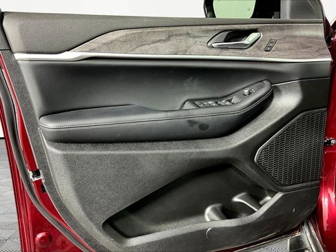 Used 2025 Jeep Grand Cherokee L Limited w/ Trailer Tow Package AWD/4WD image 19