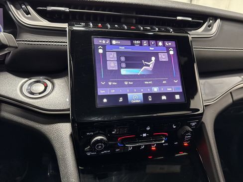 Used 2022 Jeep Grand Cherokee L Altitude image 16