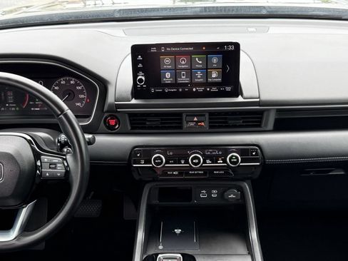 Used 2025 Honda Pilot Touring image 16